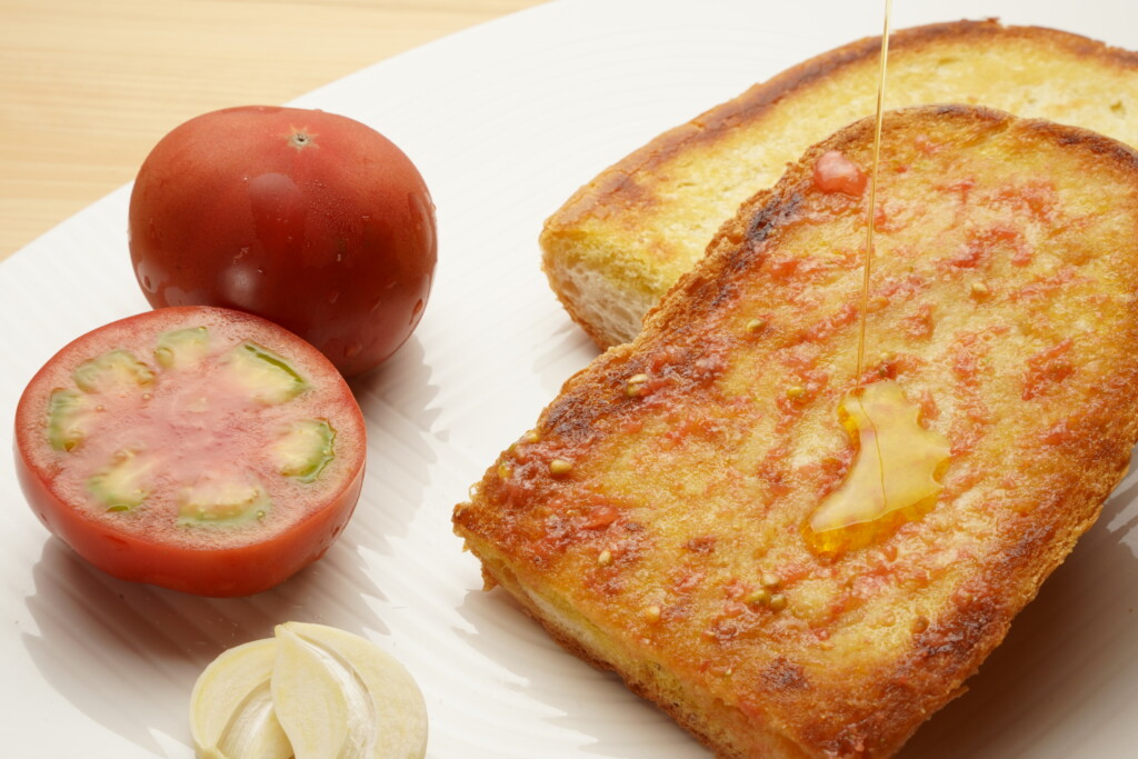 パンコントマテ：トマトとオリーブオイルで作る簡単朝食の作り方